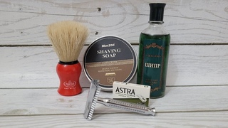 Back in the USSR: Ленинград косорез с зеленой астрой, мыло Blue Zoo sandalwood, помазок Omega и Шипр