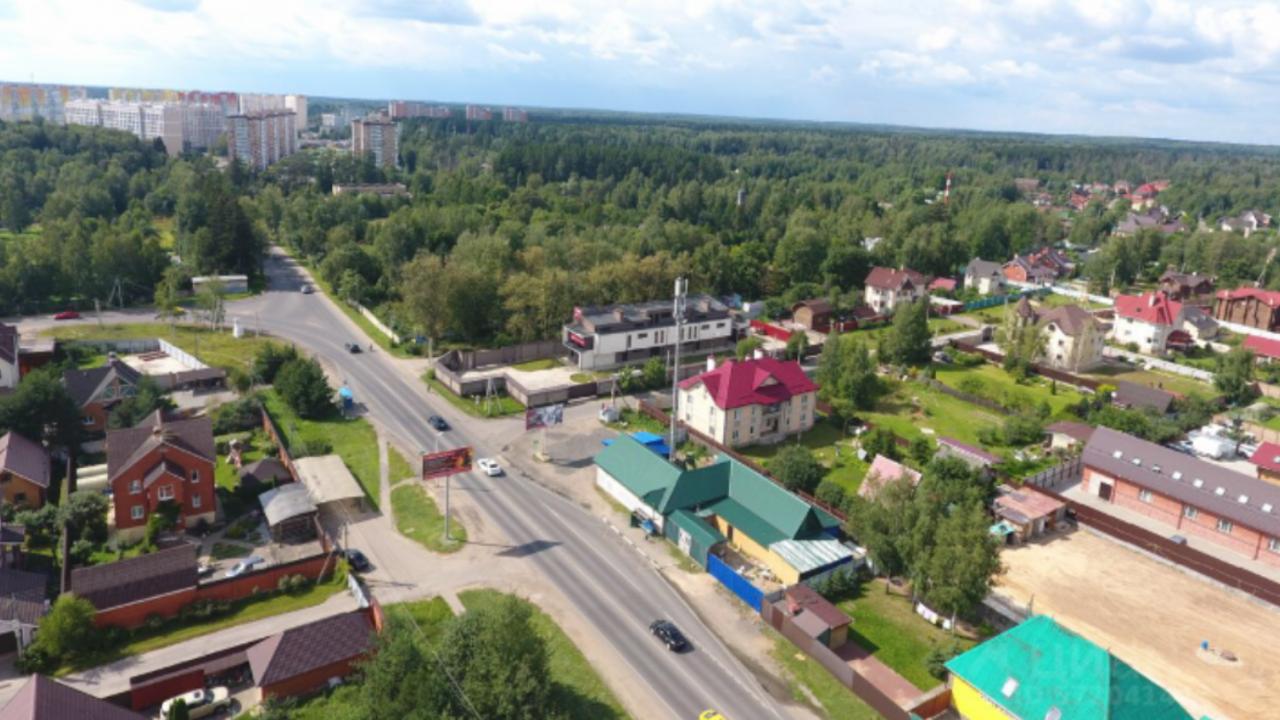 Собственник. Продам коммерческую недвижимость 1068 кв. м
Адрес: Московская область, Солнечногорский район, пос. Андреевка, Ул. Белая 32
Представлен к продаже объект коммерческой недвижимости.
Прекрасно подходящий под следующие цели: Офис (штаб-квартира) компании, Медицинский, Фитнес, Торговый, СПА, Инжиниринговый центр, Производство, Коворкинг, Студия красоты, Ресторанный комплекс, Социальный, Образовательный, Культурный проект. . . . .
Назначение зданий и земельного участка: деловое управление(4. 1) социальное обслуживание (3. 2), культурное развитие (3. 6)
Расположен: в 25 км от МКАД, в 1 км от Зеленограда, в одном из активно развивающихся и застраиваемом месте Солнечногорского района- пос. Андреевка.
Полностью независимый комплекс включающий в себя:
3-х этажное энергоэффективное, монолитное здание площадью 1068 кВ. м. с полностью выполненной внешней отделкой в современном стиле, готовое под любые внутренние проекты, ( проект офисного open-space дизайна в подарок) имеется возможность установки лифта.
Отгороженная бетонным забором территория, площадью 19 соток, забетонированная под 25-30 парковочных мест, имеющая 3 независимых въезда ( 6 метровые раздвижные ворота)
Техническое здание, обеспечивающее основное современной системой газового отопления и подачи воды ( магистральный газ, собственная артезианская скважина 160 метров, центральная канализация, электричество 85(до 135)+15кв. т., резервный источник-дизель генератор)
Подготовленный, глубокодренированный участок с современной системой откачки грунтовых вод.
Подъезд асфальтированный, примыкает к центральной дороге.
Объект полностью стоит на учёте, все документы в порядке, готов к сделке.
Помощь в кредитовании.
Показ в любое удобное время.
Andreevka-realt@yandex. ru
Цена : 65 000 000
Собственник. 8(905) 714-39-72
#недвижимостьмосква
#недвижимостьмск
#москванедвижимость
#недвижимостьмосквы
#мскнедвижимость
#недвижимостьмосковскаяобласть - фото Фото: Собственник. Продам коммерческую недвижимость 1068 кв. м
Адрес: Московская область, Солнечногорский район, пос. Андреевка, Ул. Белая 32
Представлен к продаже объект коммерческой недвижимости.
Прекрасно подходящий под следующие цели: Офис (штаб-квартира) компании, Медицинский, Фитнес, Торговый, СПА, Инжиниринговый центр, Производство, Коворкинг, Студия красоты, Ресторанный комплекс, Социальный, Образовательный, Культурный проект. . . . .
Назначение зданий и земельного участка: деловое управление(4. 1) социальное обслуживание (3. 2), культурное развитие (3. 6)
Расположен: в 25 км от МКАД, в 1 км от Зеленограда, в одном из активно развивающихся и застраиваемом месте Солнечногорского района- пос. Андреевка.
Полностью независимый комплекс включающий в себя:
3-х этажное энергоэффективное, монолитное здание площадью 1068 кВ. м. с полностью выполненной внешней отделкой в современном стиле, готовое под любые внутренние проекты, ( проект офисного open-space дизайна в подарок) имеется возможность установки лифта.
Отгороженная бетонным забором территория, площадью 19 соток, забетонированная под 25-30 парковочных мест, имеющая 3 независимых въезда ( 6 метровые раздвижные ворота)
Техническое здание, обеспечивающее основное современной системой газового отопления и подачи воды ( магистральный газ, собственная артезианская скважина 160 метров, центральная канализация, электричество 85(до 135)+15кв. т., резервный источник-дизель генератор)
Подготовленный, глубокодренированный участок с современной системой откачки грунтовых вод.
Подъезд асфальтированный, примыкает к центральной дороге.
Объект полностью стоит на учёте, все документы в порядке, готов к сделке.
Помощь в кредитовании.
Показ в любое удобное время.
Andreevka-realt@yandex. ru
Цена : 65 000 000
Собственник. 8(905) 714-39-72
#недвижимостьмосква
#недвижимостьмск
#москванедвижимость
#недвижимостьмосквы
#мскнедвижимость
#недвижимостьмосковскаяобласть