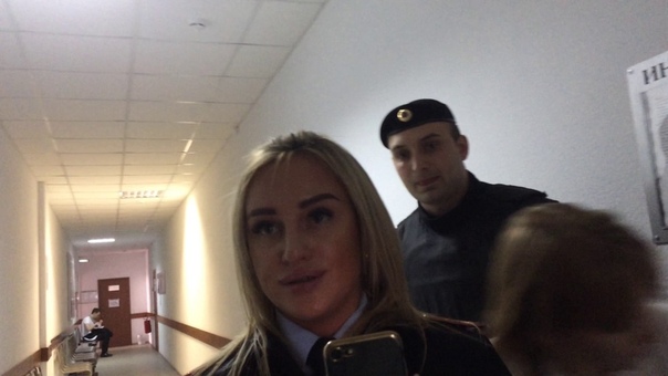 Умница(переодеться прям там не смогла из за в.