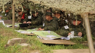 Российские и алжирские военные освободили населенный пункт от условных террористов на учении 2021