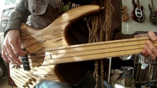 Spacey Fretless Funk Rock Bass Grooves with Delay