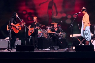 “Too Many Friends“  Placebo with Jesca Hoop Live on A-Sides