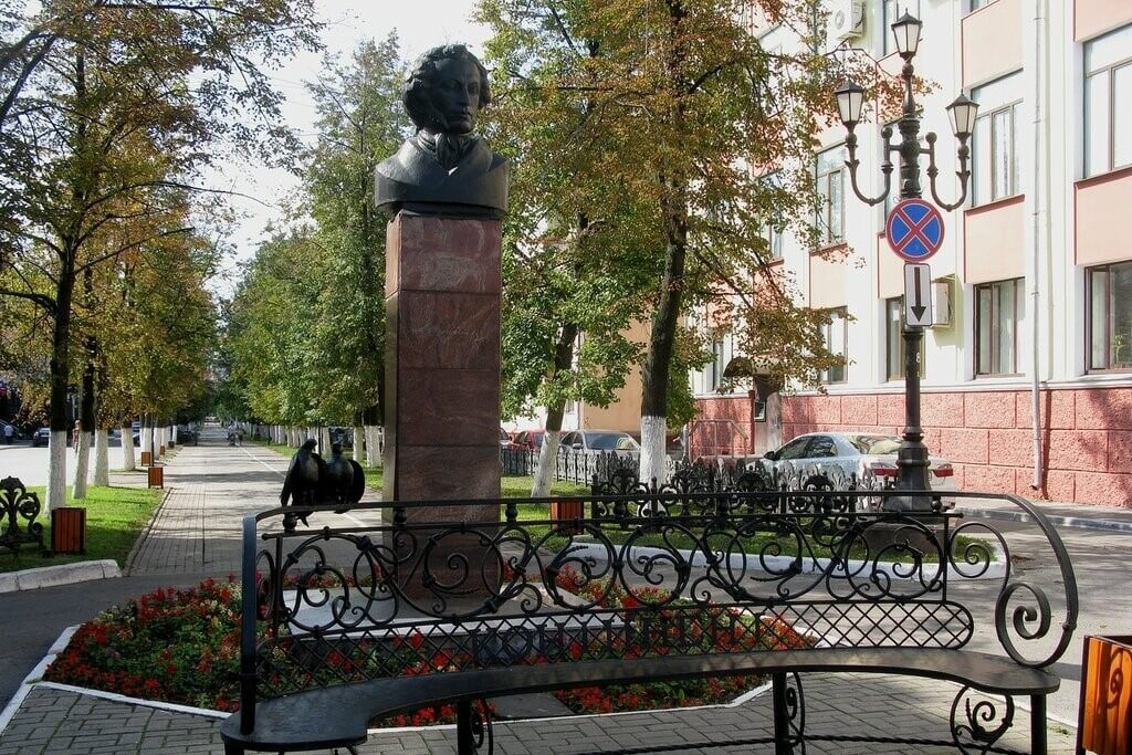 Памятник гаврилину вологда фото Памятник гаврилину вологда фото