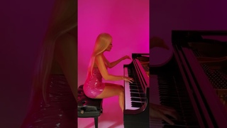 Lola - piano playing Barbie